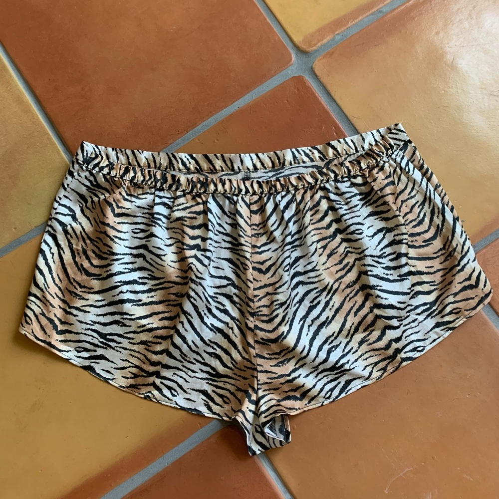 Victoria secret sleep shorts size medium nwot medium sleep short Victoria Secret